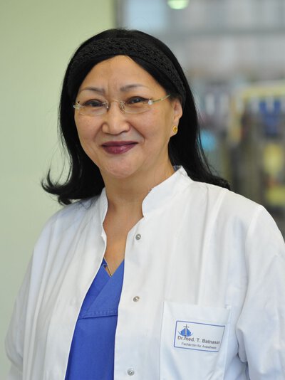 Oberärztin Dr. med. Tegschbajar Batnasan